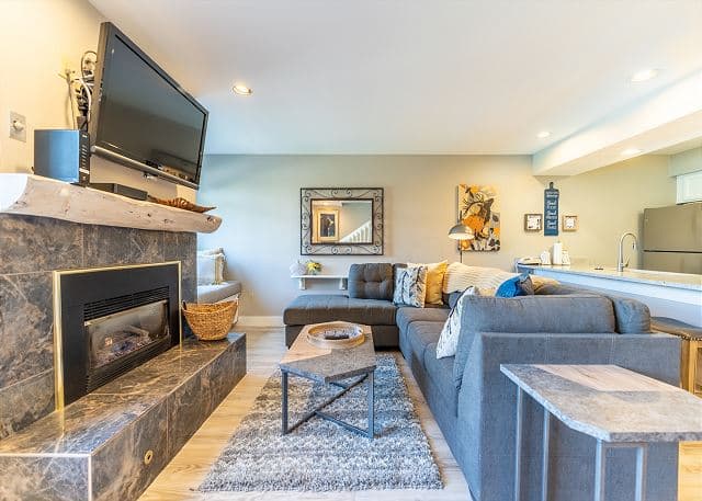 Plaza Condo #1403